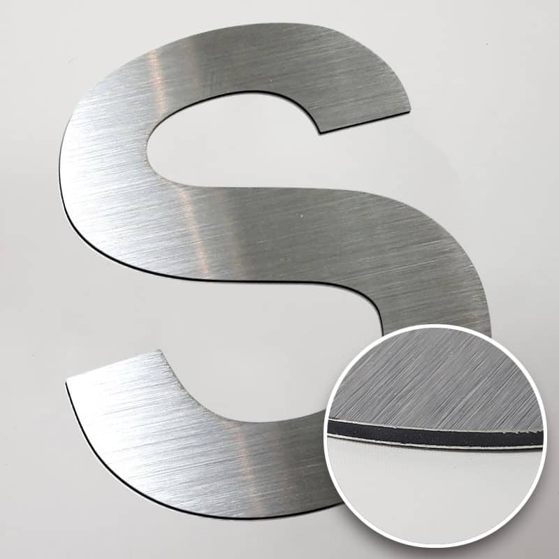 Letras corpóreas de aluminio